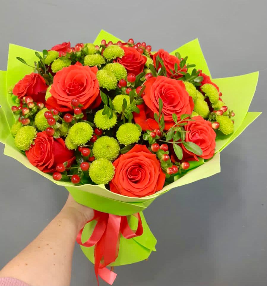 Букет цветов из: Хризантемы и Розы в Заозерске