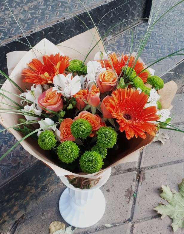 Букет цветов из: Герберы, Хризантемы, Альстромерии и Розы в Заозерске