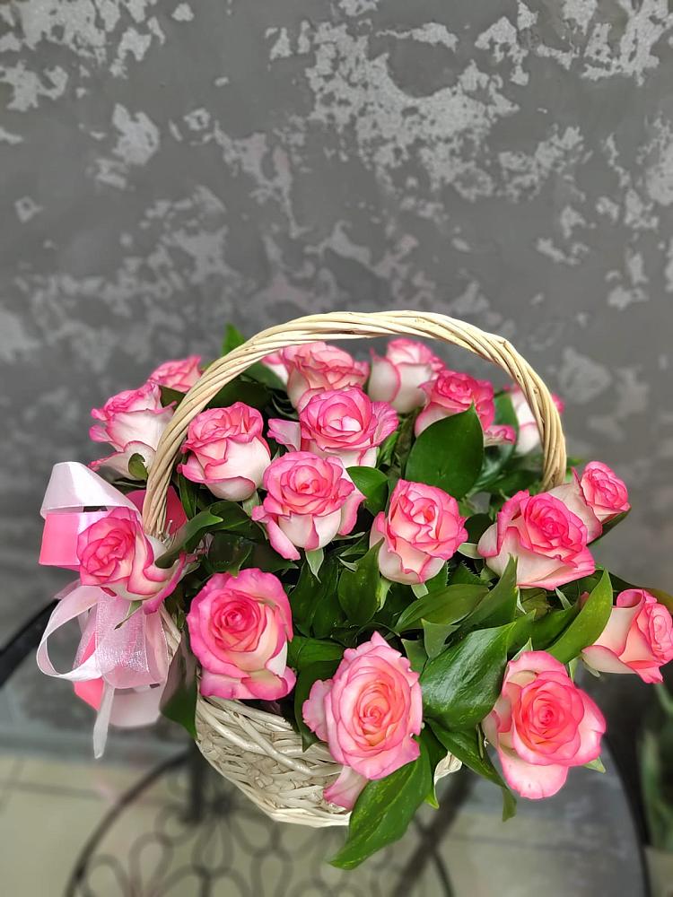 Цветочная композиция из Розы в корзине в Заозерске