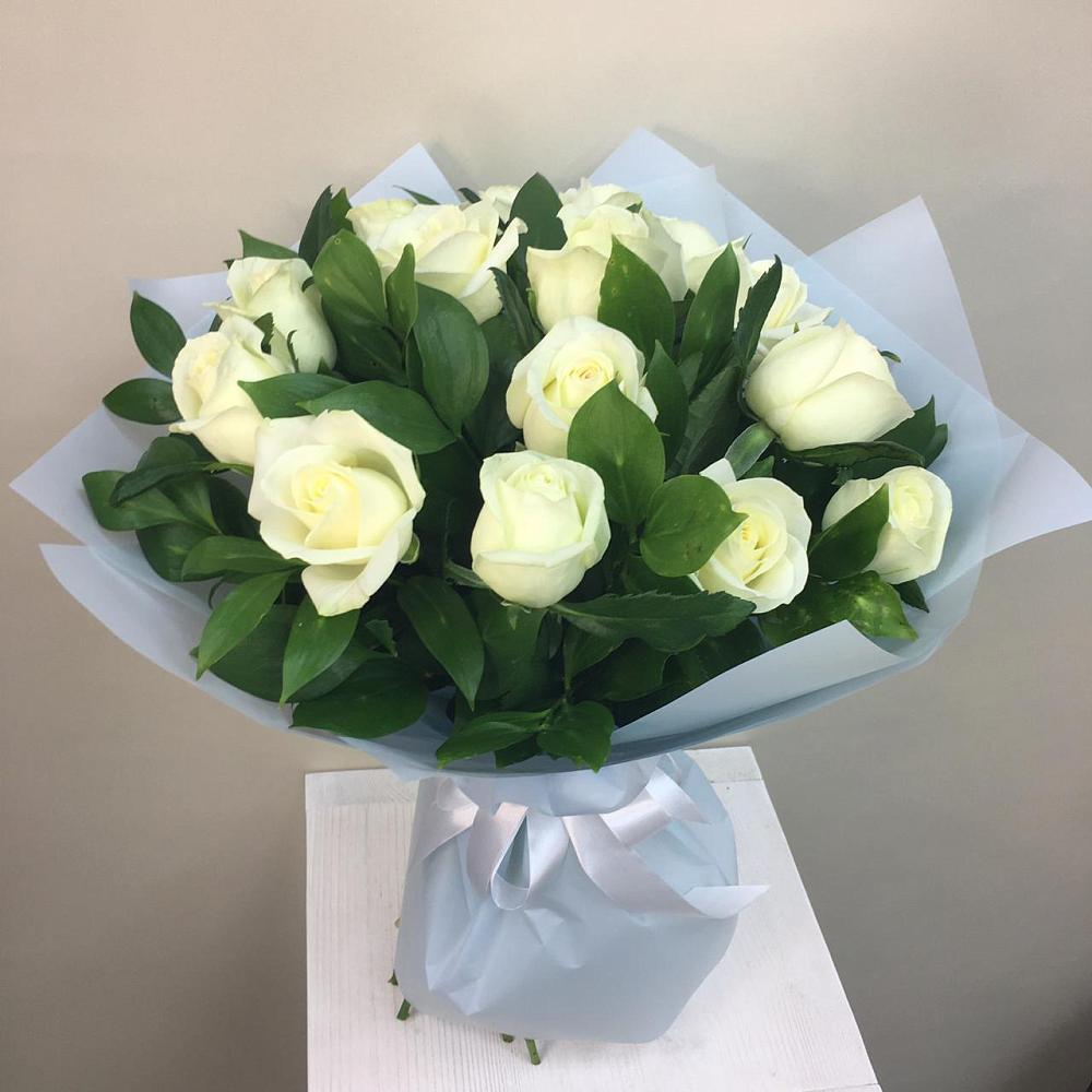 Букет 15 Белых роз Проуд в Заозерске