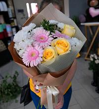 Букет цветов из:  Герберы, Розы и Хризантемы в Заозерске