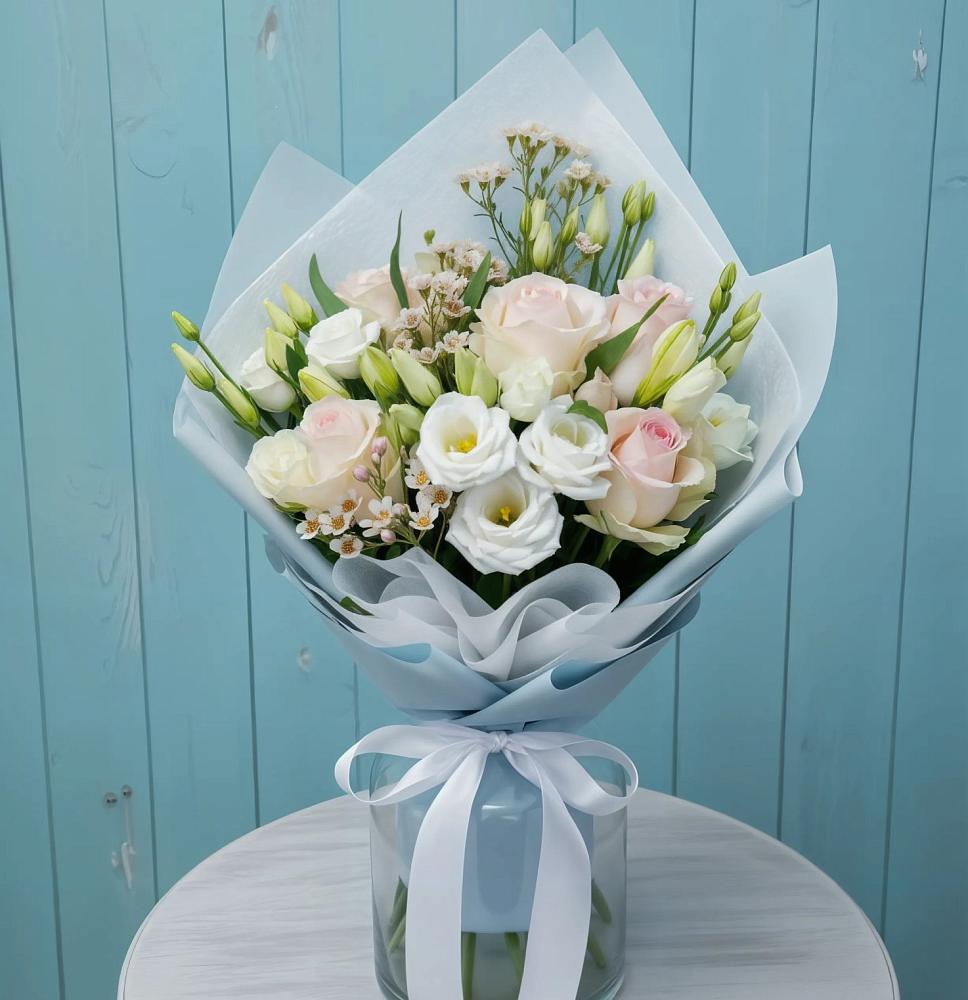 Букет цветов из: Розы и Лизиантусы в Заозерске