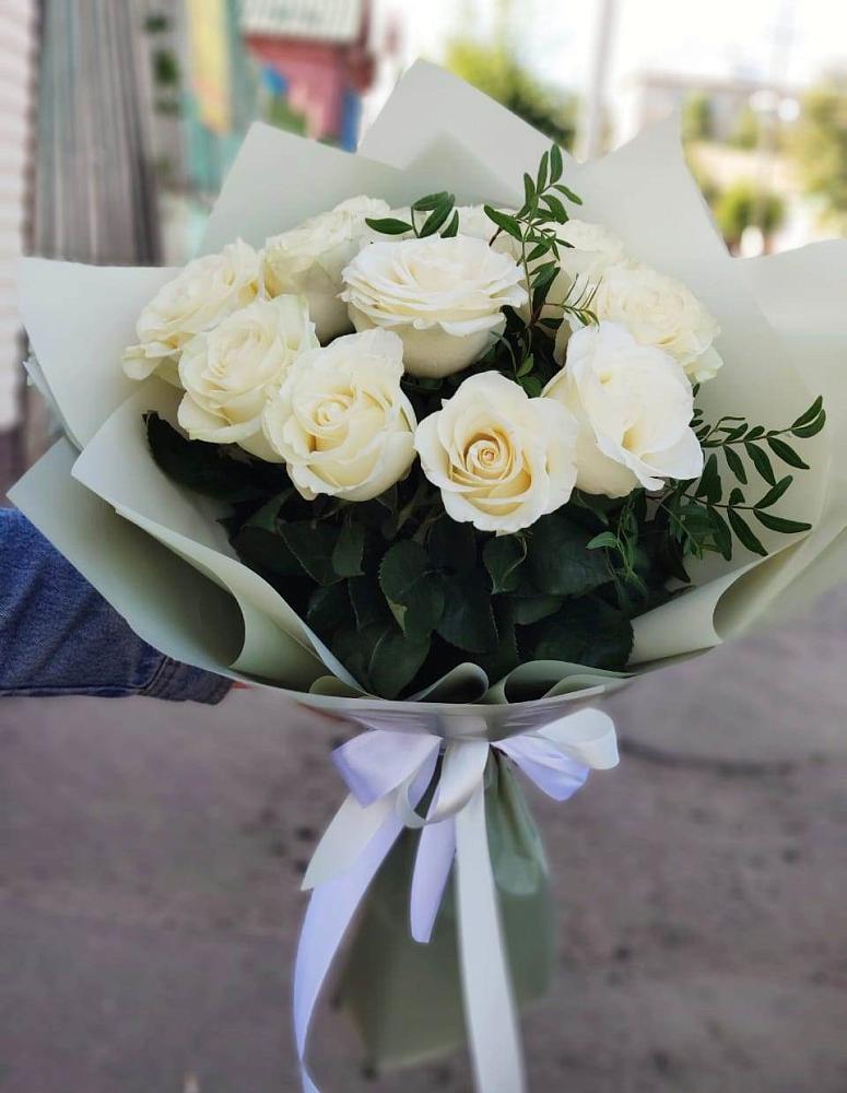 Букет Белые розы Проуд в Заозерске
