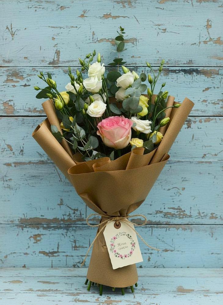 Букет цветов из: Розы и Лизиантусы в Заозерске