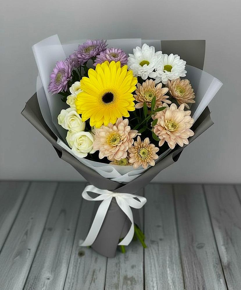 Букет цветов из: Розы, Герберы и Хризантемы в Заозерске