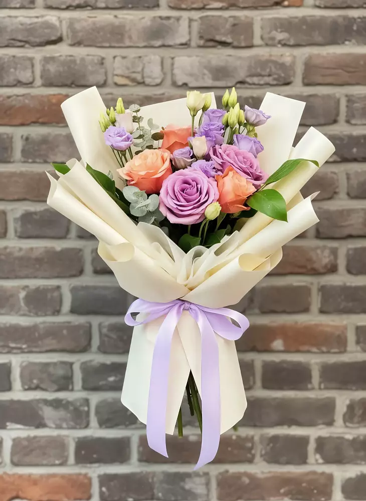 Букет цветов из: Лизиантусы и Розы в Заозерске