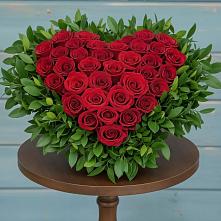 Цветочная композиция из Розы в виде сердца в Заозерске