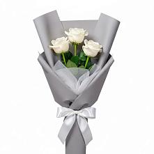 Букет 3 белые розы в Заозерске