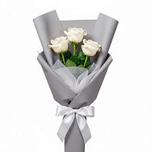 Букет 3 белые розы в Заозерске