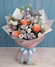 Букет цветов из:  Лизиантусы, Розы, Альстромерии и Гипсофила в Заозерске