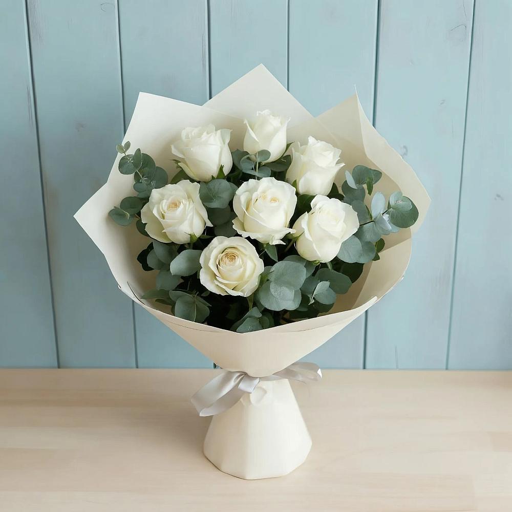 Букет Белые розы в Эвкалипте в Заозерске