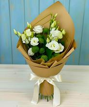 Букет цветов из:  Хризантемы и Лизиантусы в Заозерске