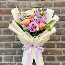 Букет цветов из:  Лизиантусы и Розы в Заозерске