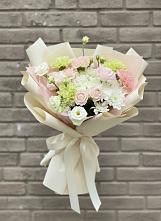 Букет цветов из:  Гвоздики, Розы, Лизиантусы и Хризантемы #REPLACE_PRED# Заозерске