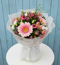 Букет цветов из:  Герберы, Альстромерии и Лизиантусы в Заозерске