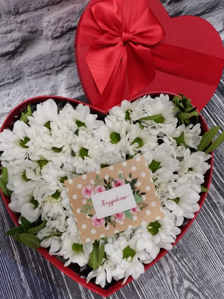 Цветочная композиция из Хризантемы в виде сердца в Заозерске