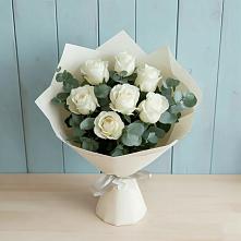 Букет Белые розы в Эвкалипте в Заозерске