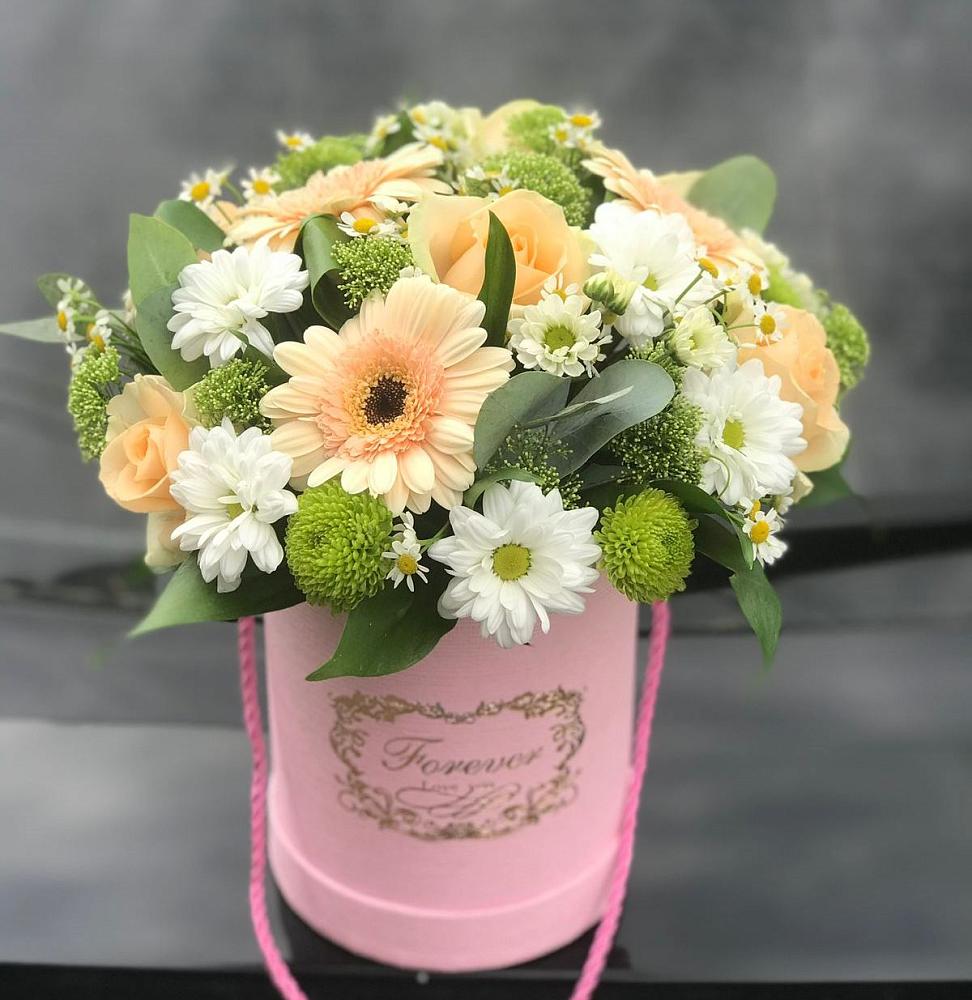 Цветочная композиция из Розы, Герберы и Хризантемы в шляпной коробке в Заозерске