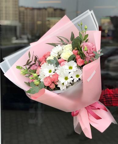Букет цветов из: Розы, Лизиантусы и Хризантемы в Заозерске