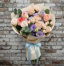 Букет цветов из:  Розы, Лизиантусы и Гвоздики #REPLACE_PRED# Заозерске
