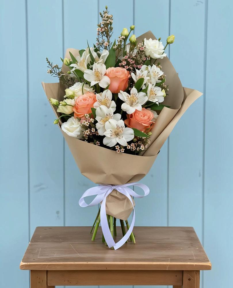 Букет цветов из: Альстромерии, Лизиантусы, Розы и Хризантемы в Заозерске