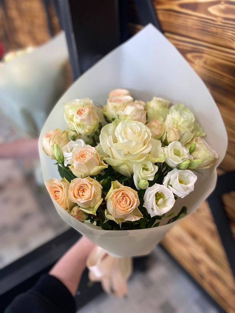 Букет цветов из: Розы и Лизиантусы в Заозерске